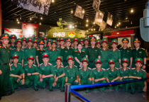 Trường Trung cấp Kỹ thuật Tăng thiết giáp tham quan, học tập truyền thống tại Bảo tàng Lịch sử Quân sự Việt Nam