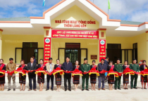 Khánh thành, bàn giao Nhà sinh hoạt cộng đồng thôn Làng Vây và thực hiện chương trình “Đồng hành cùng phụ nữ biên cương”, “Nâng bước em đến trường” tại Hướng Hóa, Quảng Trị