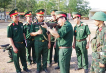 Tư lệnh Binh chủng Tăng thiết giáp kiểm tra huấn luyện tại Đồng Nai