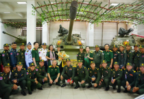 Lớp tập huấn nghiệp vụ công tác lịch sử quân sự Cán bộ Quân đội Hoàng gia Campuchia tham quan, học tập tại Bảo tàng Lực lượng Tăng thiết giáp