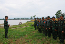Kiểm tra huấn luyện chuyển trạng thái sẵn sàng chiến đấu và thực hành vận chuyển hàng hoá đường thuỷ tại Tiểu đoàn Vận tải 987