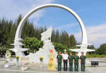 Đoàn công tác Binh chủng Tăng thiết giáp tri ân các Anh hùng, liệt sĩ Gạc Ma