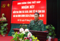 Binh chủng Tăng thiết giáp kiểm tra công tác SSCĐ, chúc tết và tặng quà các gia đình chính sách Lữ đoàn xe tăng 201