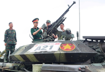 Kiểm tra kết quả  huấn luyện khối Chiến sĩ Tăng thiết giáp  và khối xe Tăng thiết giáp