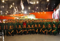 Đại đội Xe Tăng thiết giáp tham quan Bảo tàng Lịch sử Quân sự Việt Nam