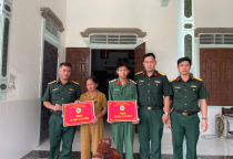 Lữ đoàn xe tăng 201 tổ chức thăm hỏi, động viên gia đình quân nhân có hoàn cảnh khó khăn