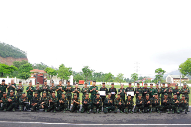 Đoàn công tác của Bộ Tư lệnh Binh chủng Tăng thiết giáp thăm, động viên và tặng quà Đoàn Hội thao Phòng thủ dân sự năm 2026 của Binh chủng