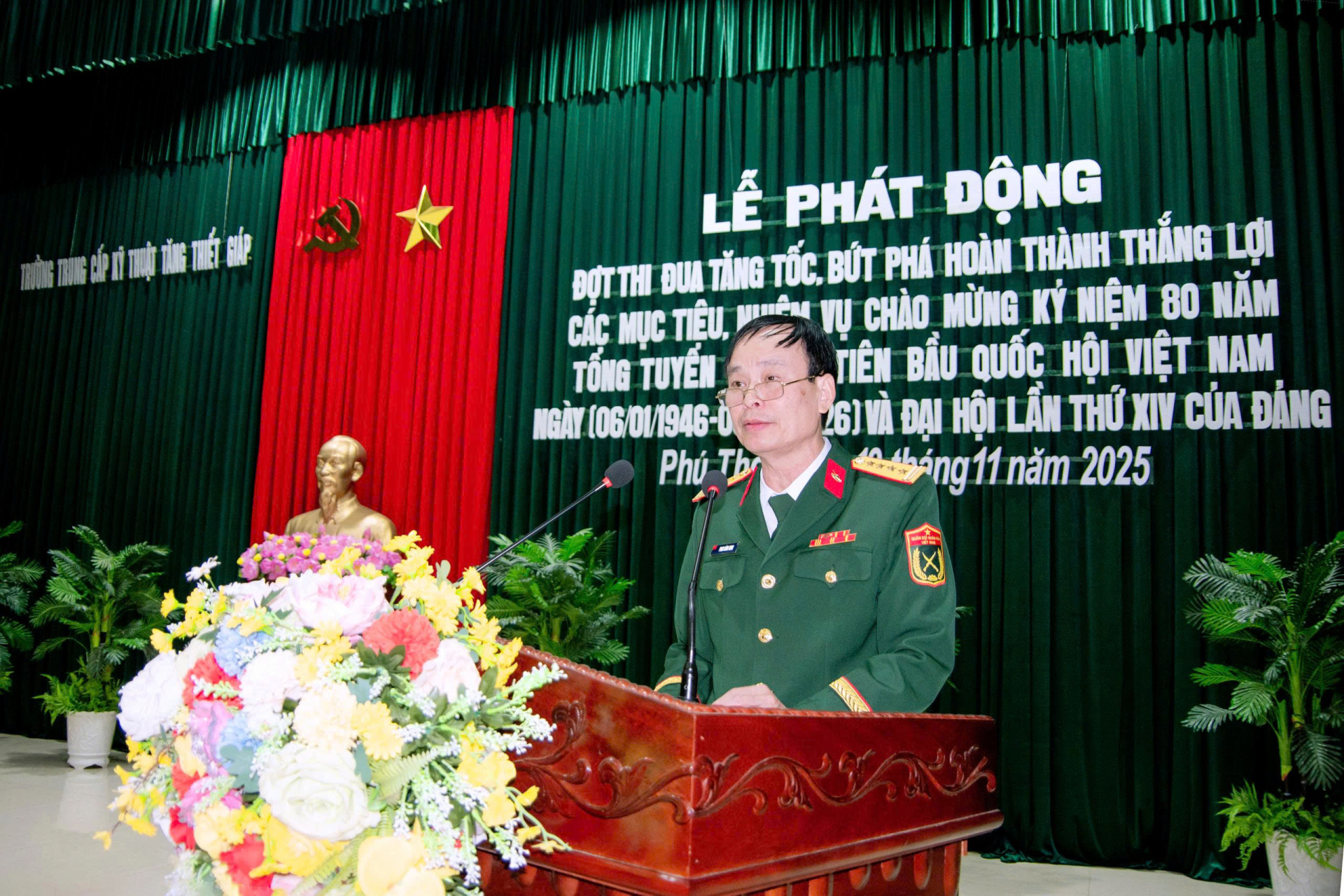 Trường Trung cấp Kỹ thuật Tăng thiết giáp tổ chức Lễ phát động đợt thi đua chào mừng kỷ niệm 80 năm Ngày Tổng tuyển cử đầu tiên bầu Quốc hội Việt Nam (06/01/1946 - 06/01/2026) và Đại hội lần thứ XIV của Đảng                         