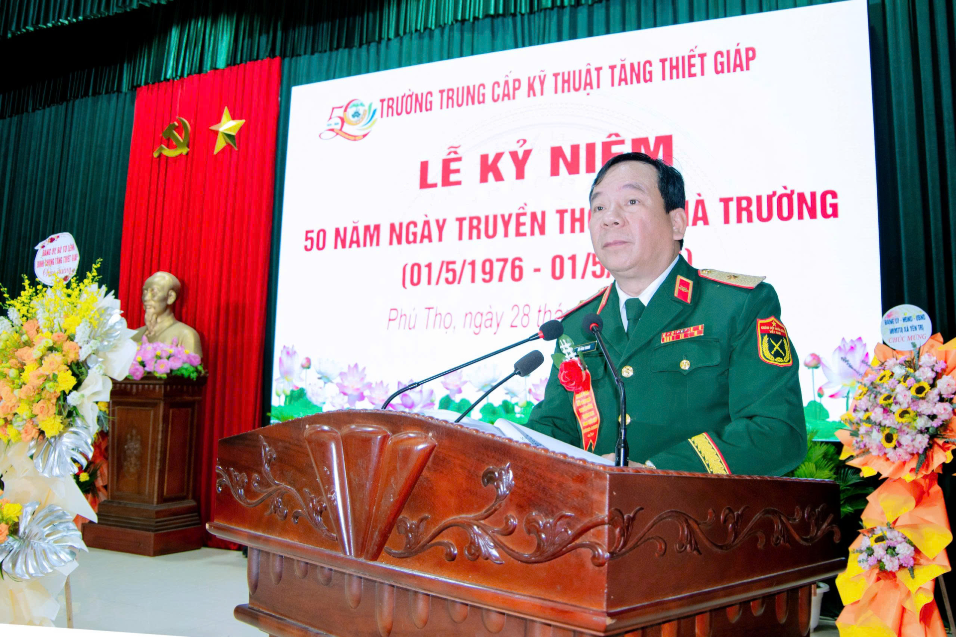 Trường Trung cấp Kỹ thuật Tăng thiết giáp tổ chức Lễ Kỷ niệm 50 năm ngày Truyền thống.