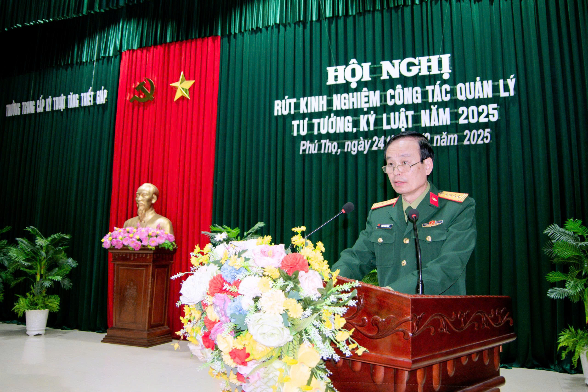 Trường Trung cấp Kỹ thuật Tăng thiết giáp tổ chức Hội nghị rút kinh nghiệm công tác quản lý tư tưởng, kỷ luật năm 2025