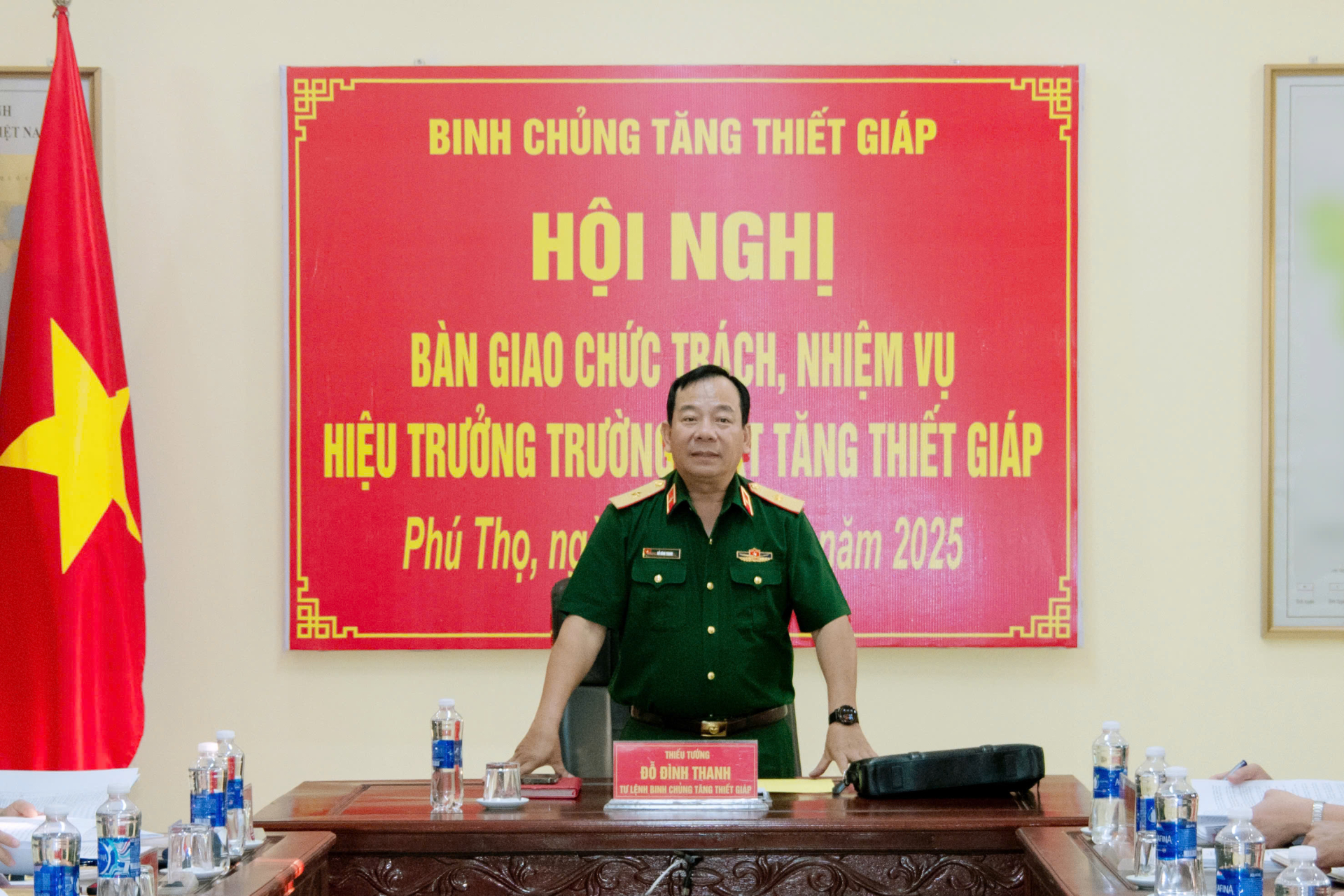 Bàn giao chức trách, nhiệm vụ Hiệu trưởng Trường Trung cấp Kỹ thuật Tăng thiết giáp