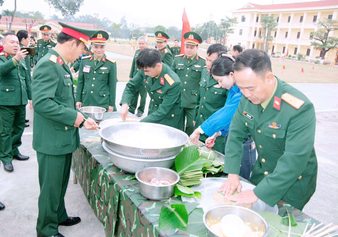 Trường Trung cấp Kỹ thuật Tăng thiết giáp tổ chức Hội thi “Gói bánh chưng” xuân Bính Ngọ 2026