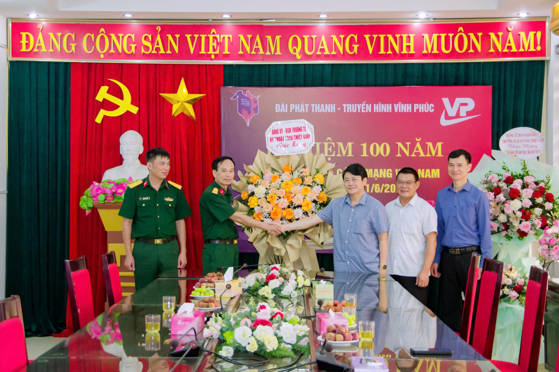 Trường Trung cấp Kỹ thuật Tăng thiết giáp chúc mừng Ngày Báo chí Cách mạng Việt Nam