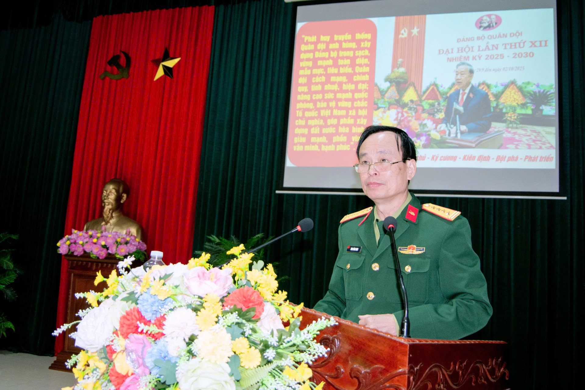 Đảng ủy Trường Trung cấp Kỹ thuật Tăng thiết giáp tổ chức học tập, quán triệt và triển khai thực hiện Nghị quyết Đại hội đại biểu Đảng bộ Quân đội lần thứ XII, nhiệm kỳ 2025 – 2030.