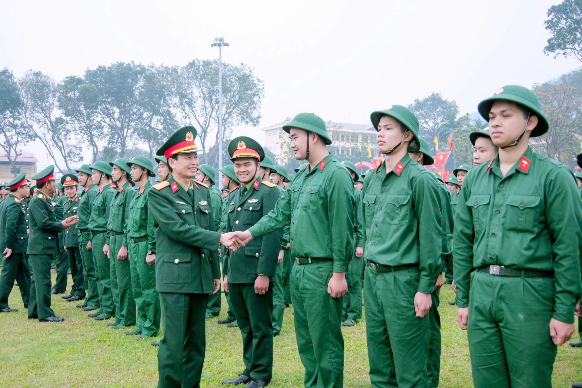 Trường Trung cấp Kỹ thuật Tăng thiết giáp tổ chức khai mạc huấn luyện chiến sĩ mới năm 2026.