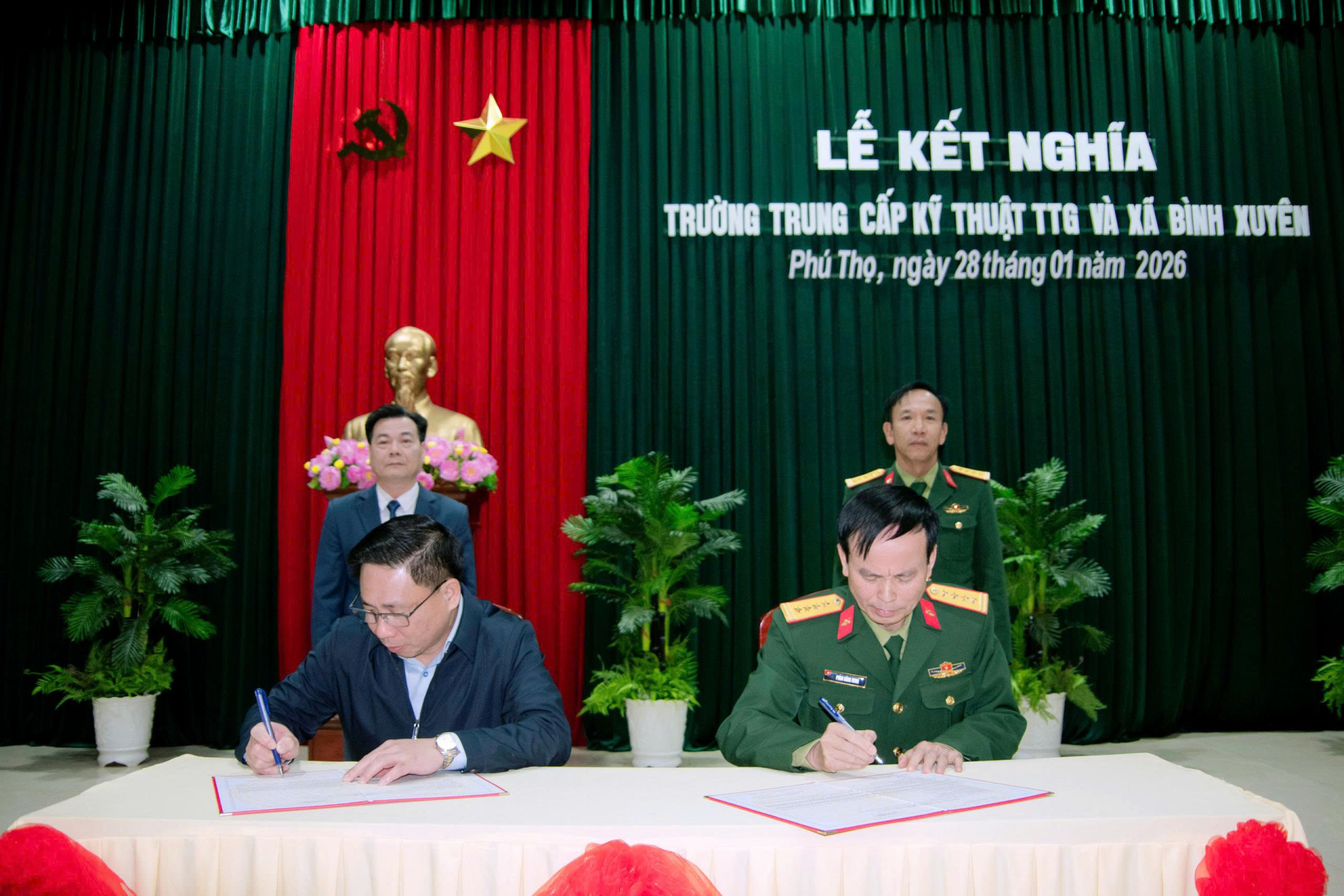 Trường Trung cấp Kỹ thuật Tăng thiết giáp tổ chức Lễ kết nghĩa với xã Bình Xuyên, tỉnh Phú Thọ