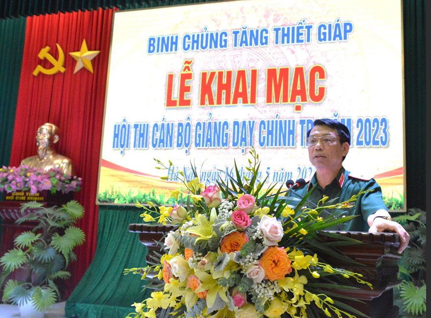 Nâng cao phẩm chất, trình độ năng lực cho đội ngũ cán bộ giảng dạy chính trị