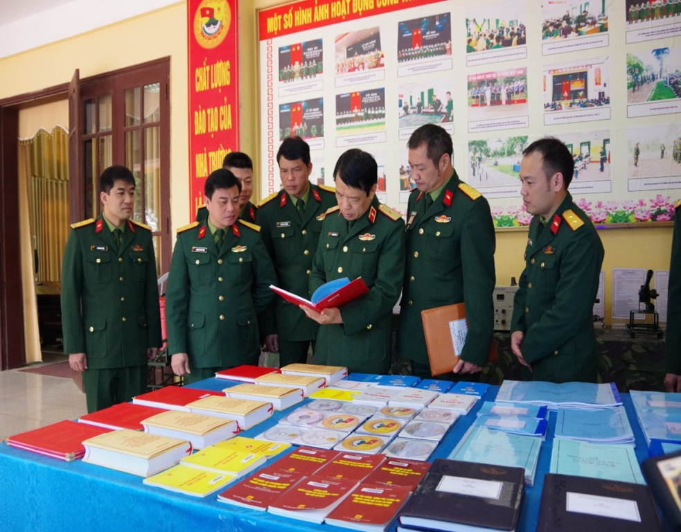 Giải pháp nâng cao năng lực nghiên cứu khoa học xã hội và nhân văn cho cán bộ, giảng viên ở Trường Sĩ quan Tăng thiết giáp hiện nay