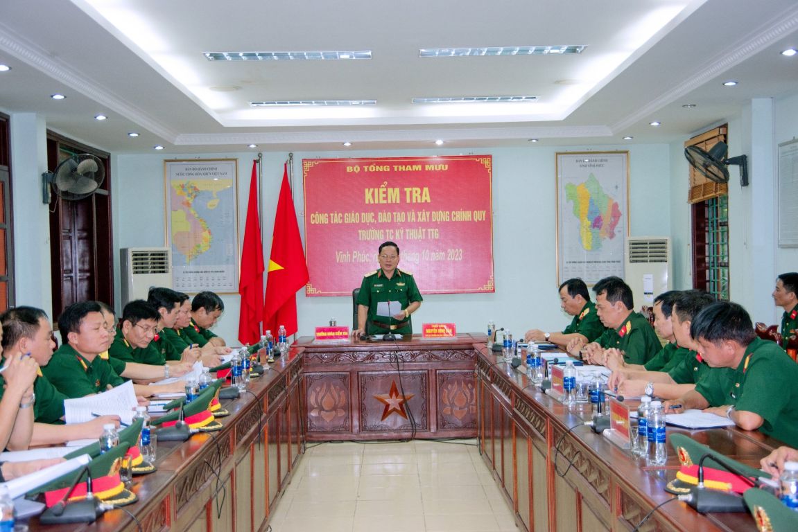 Bộ Tổng Tham mưu kiểm tra công tác giáo dục, đào tạo và xây dựng chính quy tại Trường Trung cấp Kỹ thuật Tăng thiết giáp