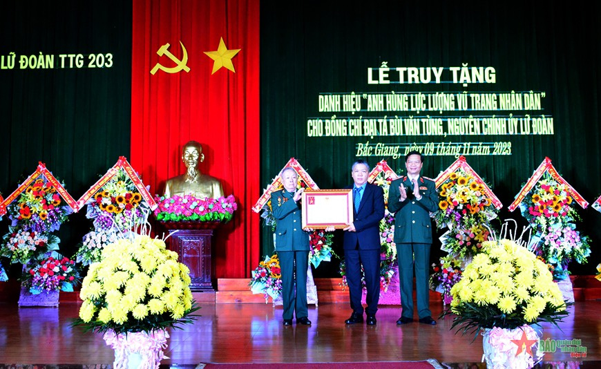 Truy tặng danh hiệu Anh hùng Lực lượng vũ trang nhân dân đối với Đại tá Bùi Văn Tùng