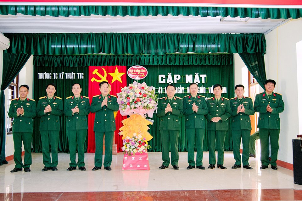 Binh chủng Tăng thiết giáp tổ chức nhiều hoạt động tri ân Ngày Nhà giáo Việt Nam