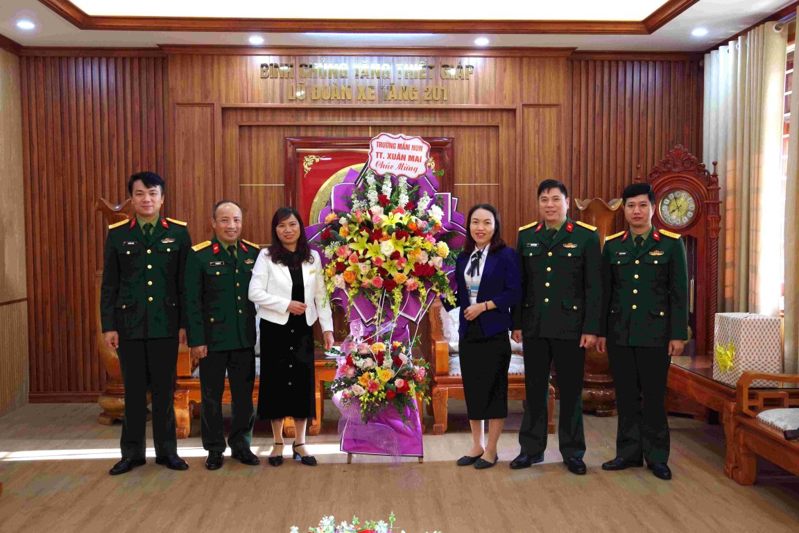 Lữ đoàn xe tăng 201 phối hợp các nhà trường trên địa bàn tổ chức giáo dục truyền thống cho thế hệ trẻ