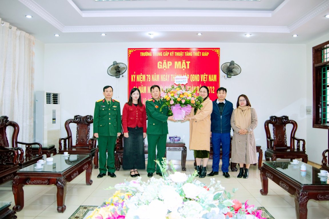 Trường Trung cấp Kỹ thuật Tăng thiết giáp gặp mặt kỷ niệm 79 năm Ngày thành lập Quân đội nhân dân Việt Nam, 34 năm Ngày hội quốc phòng toàn dân