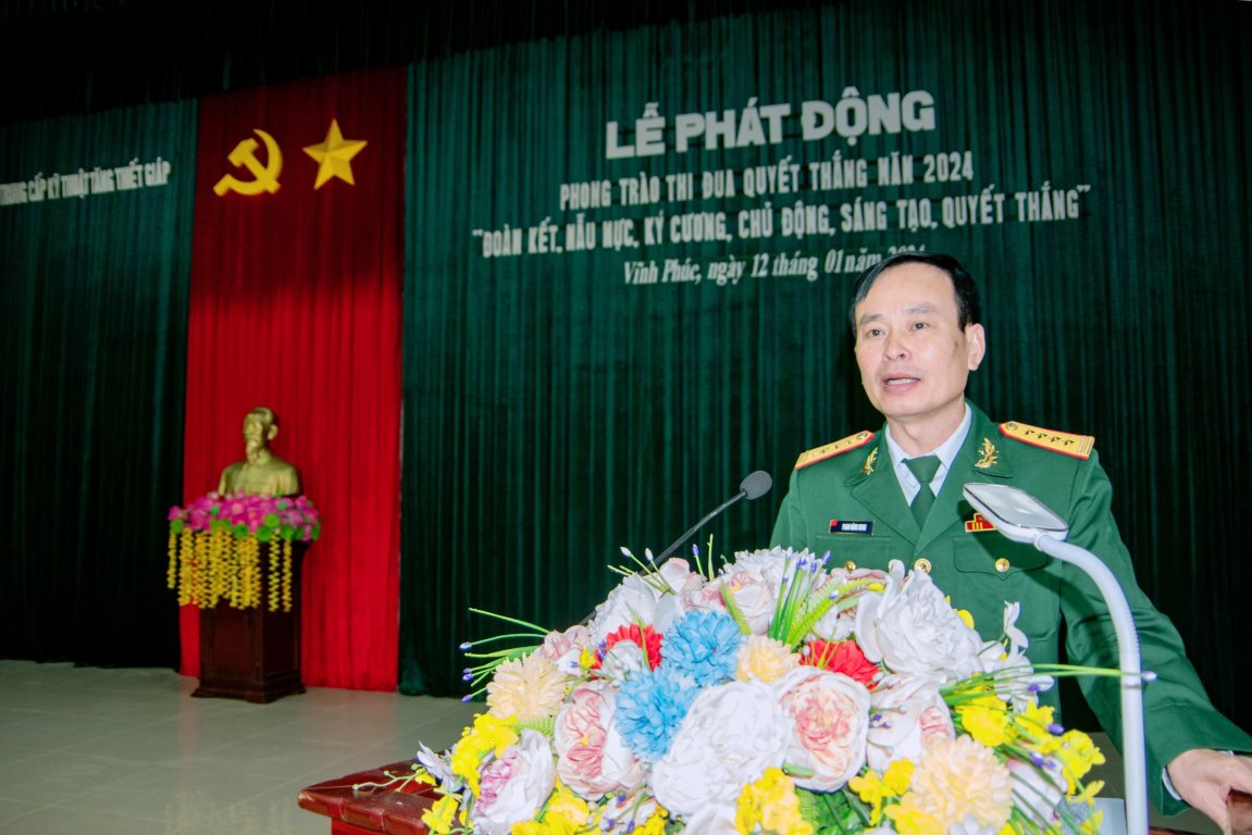 Trường Trung cấp Kỹ thuật Tăng thiết giáp tổ chức Lễ phát động phong trào thi đua Quyết thắng năm 2024