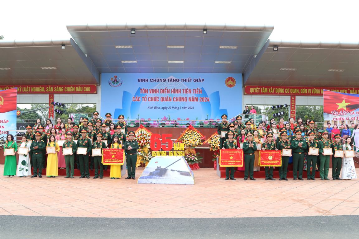 Tổ chức tôn vinh điển hình tiên tiến; giao lưu hát ru, hát dân ca Các tổ chức quần chúng năm 2024