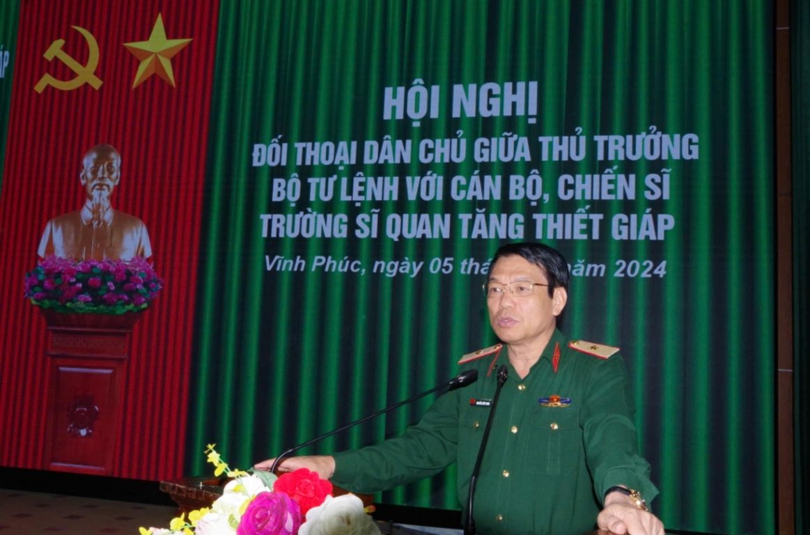 Đối thoại dân chủ giữa Thủ trưởng Bộ Tư lệnh Binh chủng với cán bộ, chiến sĩ Trường Sĩ quan Tăng thiết giáp