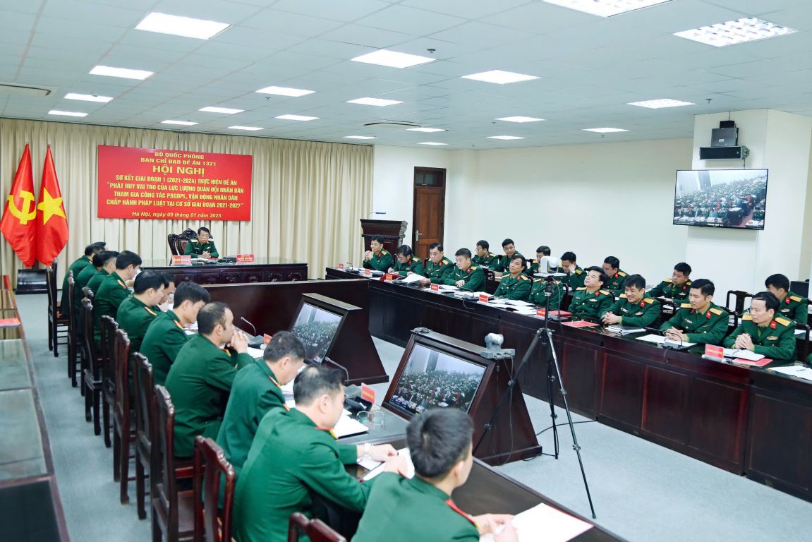 Tham gia Hội nghị trực tuyến Sơ kết giai đoạn 1 thực hiện Đề án “Phát huy vai trò của Lực lượng QĐND tham gia công tác PBGDPL, vận động Nhân dân chấp hành pháp luật tại cơ sở giai đoạn 2021-2027”