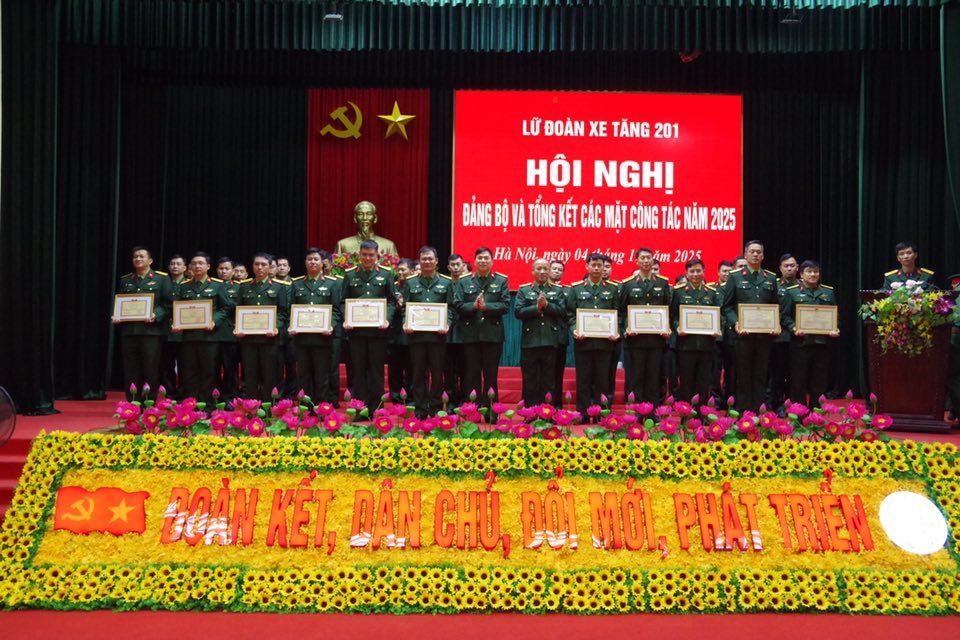 Lữ đoàn xe tăng 201 tổ chức Hội nghị Đảng bộ và tổng kết các mặt công tác năm 2025