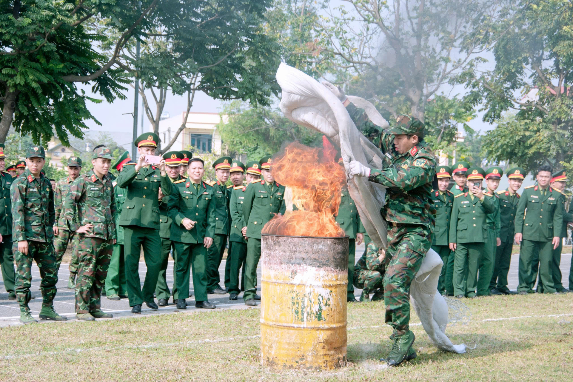 Trường Trung cấp Kỹ thuật Tăng thiết giáp tổ chức hội thao kết thúc huấn luyện năm 2025