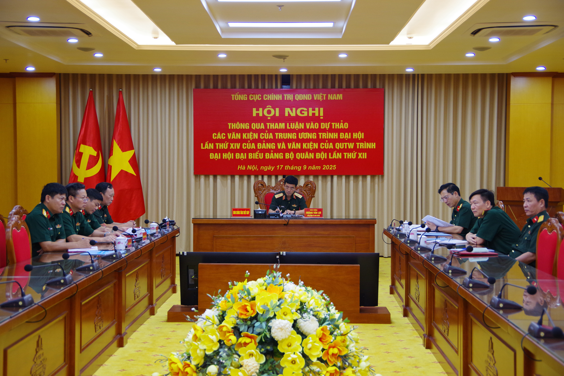 Tham gia Hội nghị thông qua tham luận vào dự thảo các văn kiện của Trung ương trình Đại hội lần thứ XIV của Đảng và văn kiện của QUTW trình Đại hội Đại biểu Đảng bộ Quân đội lần thứ XII