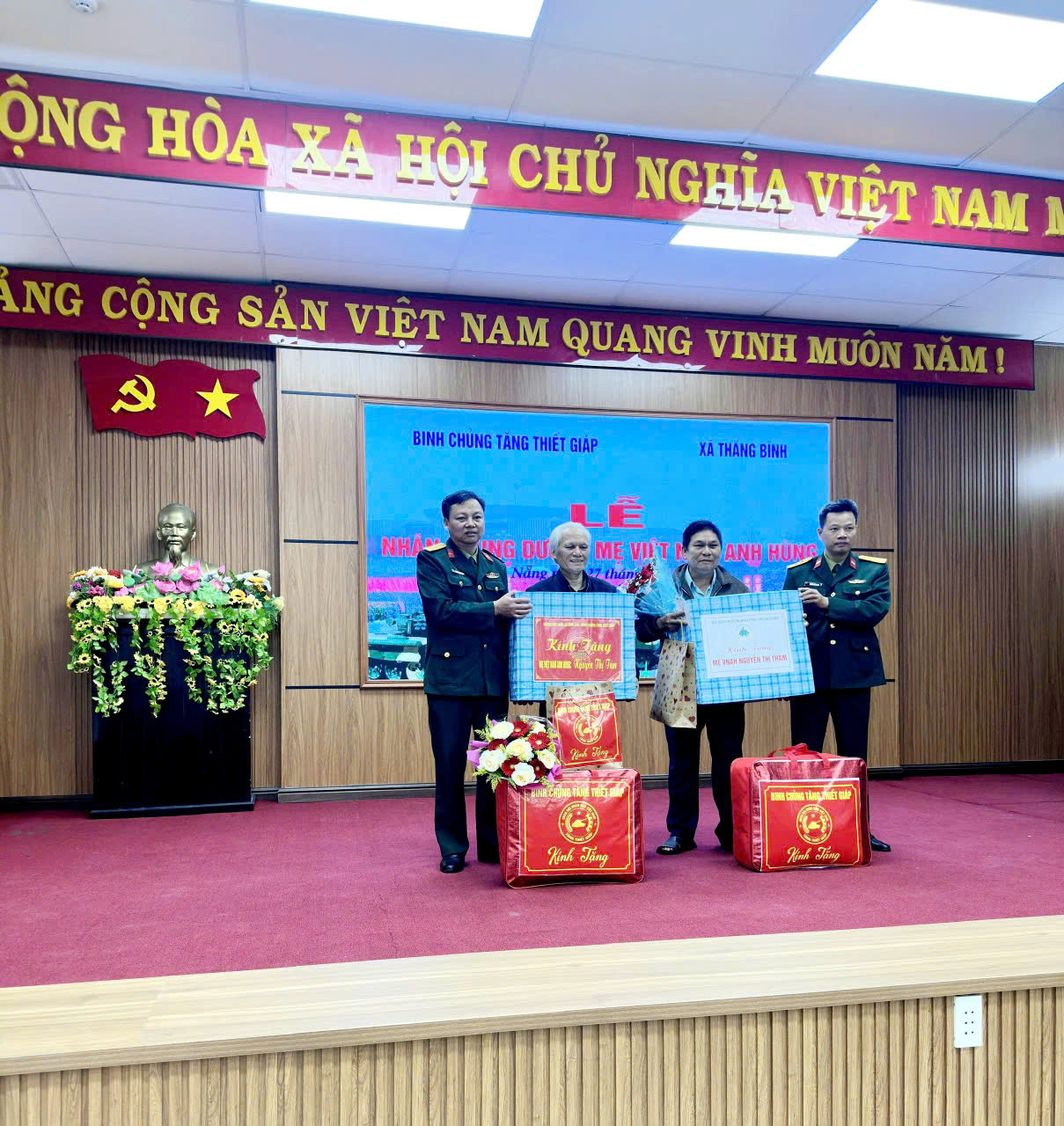 Xưởng sửa chữa xe tăng X32 nhận phụng dưỡng suốt đời Mẹ Việt Nam Anh hùng Nguyễn Thị Tám