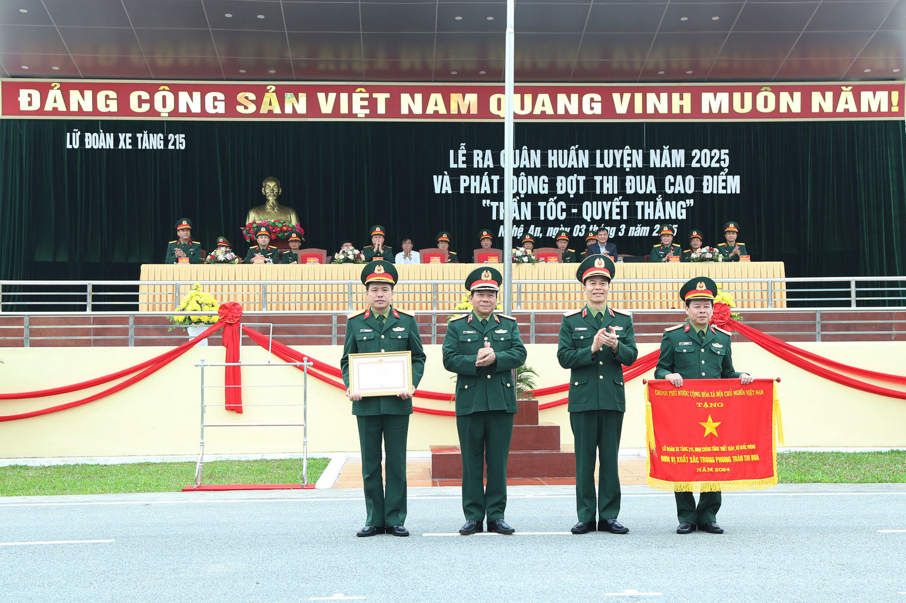 Các đơn vị trong Binh chủng Tăng thiết giáp tổ chức Lễ ra quân huấn luyện Năm 2025 và phát động đợt thi đua cao điểm “Thần tốc- Quyết thắng”