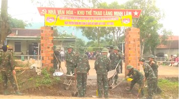 Lữ đoàn 215 làm công tác dân vận tại xã Nghĩa Lâm 