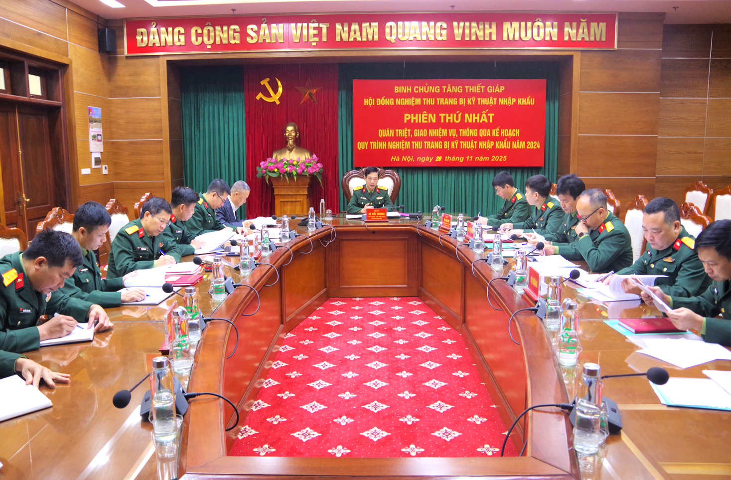 Binh chủng tổ chức họp Hội đồng nghiệm thu xe tra nạp nhiên liệu, dầu nhờn ATMZ-8 và vật tư kỹ thuật