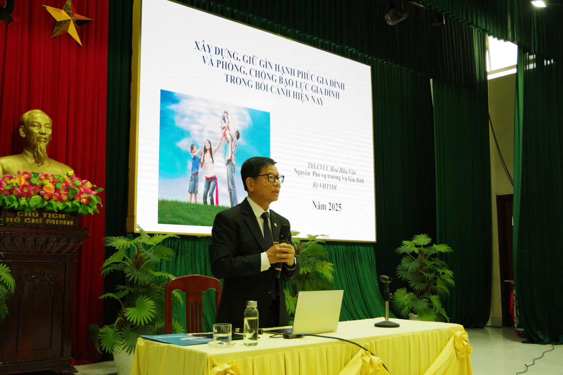 Truyền thông “Xây dựng gia đình hạnh phúc và phòng, chống bạo lực gia đình”