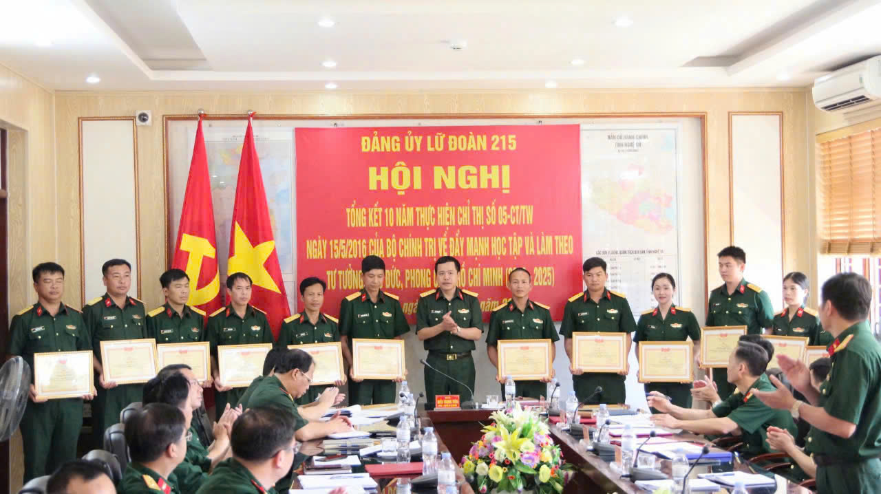 Đảng ủy Lữ đoàn 215 tổ chức Hội nghị tổng kết 10 năm thực hiện Chỉ thị số 05-CT/TW ngày 15/5/2016 của Bộ Chính trị
