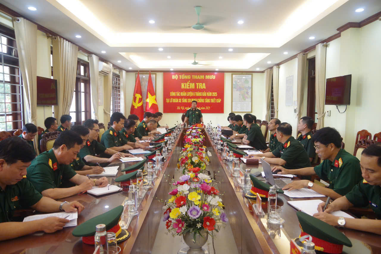 BỘ TỔNG THAM MƯU KIỂM TRA KẾT QUẢ HUẤN LUYỆN 6 THÁNG ĐẦU NĂM 2025 TẠI LỮ ĐOÀN XE TĂNG 201