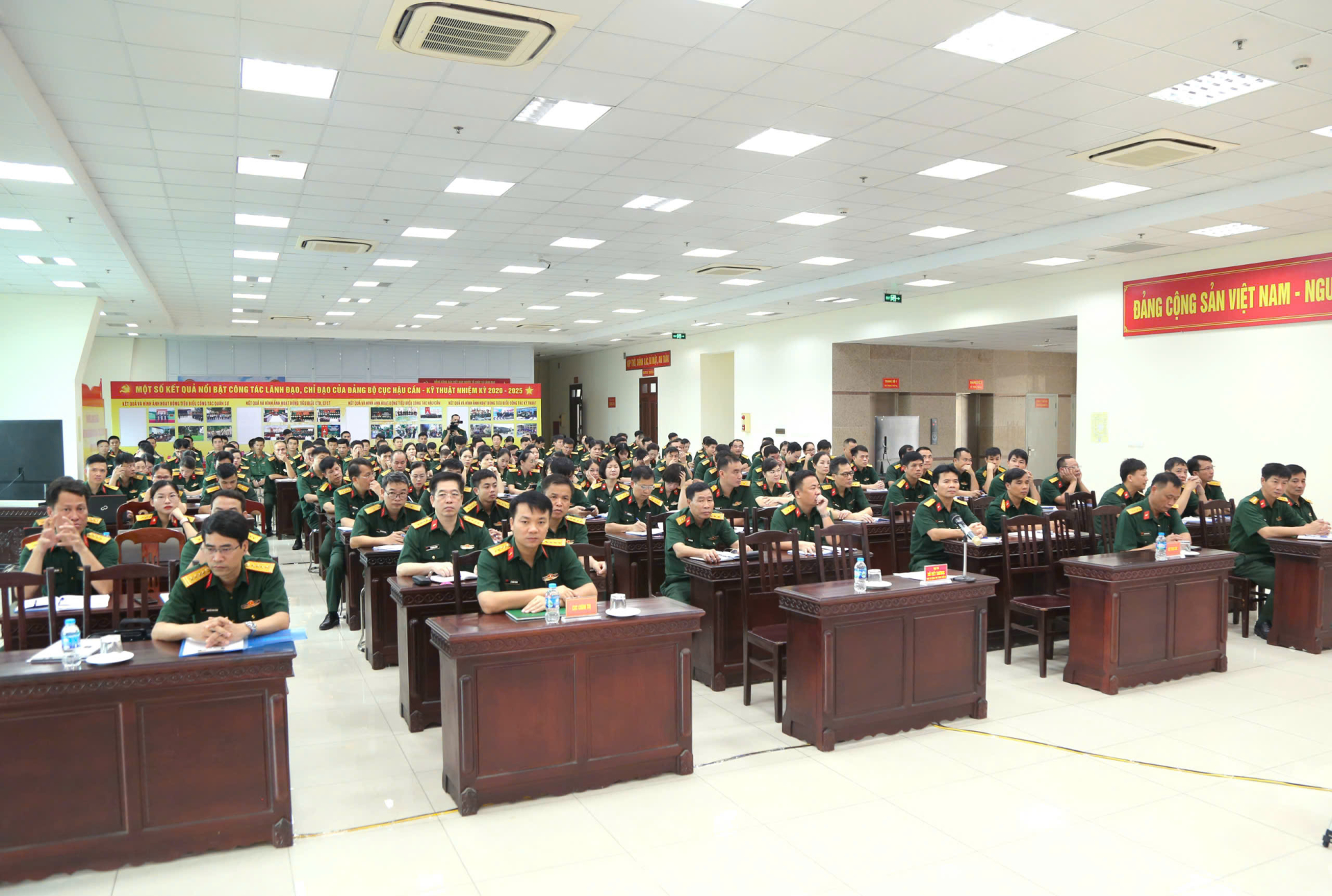 Binh chủng Tăng thiết giáp tập huấn chuyển đổi số đợt 1 trong phong trào “Bình dân học vụ số”