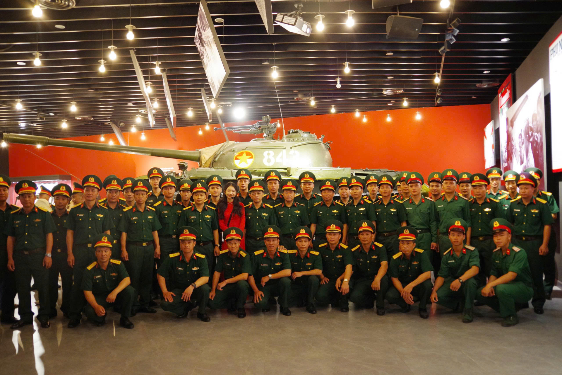 Đại đội Xe Tăng thiết giáp tham quan Bảo tàng Lịch sử Quân sự Việt Nam