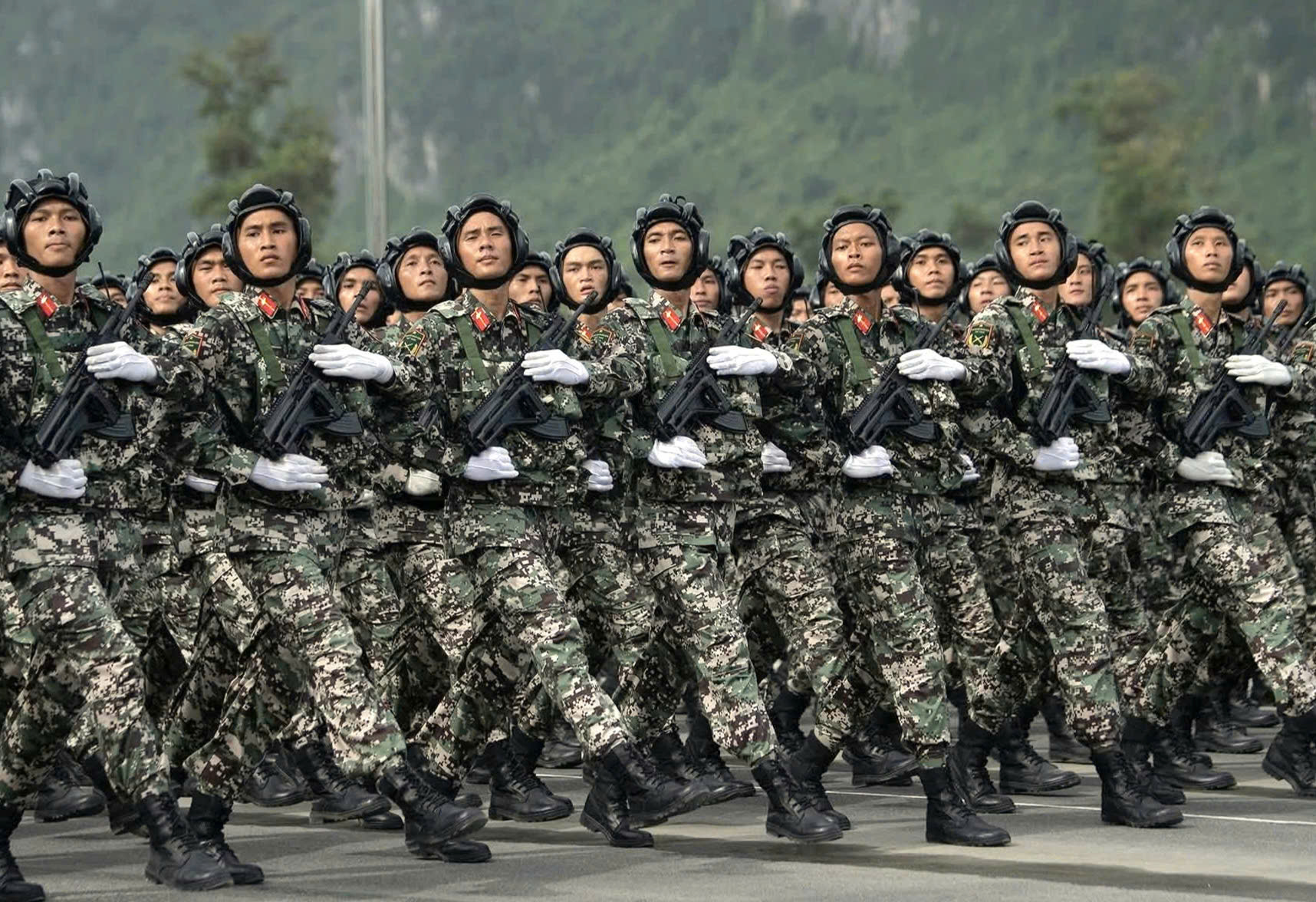 Các chiến sĩ Tăng thiết giáp và ca khúc truyền thống “Năm anh em trên một chiếc xe tăng"