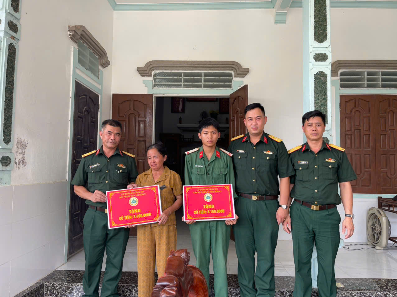 Lữ đoàn xe tăng 201 tổ chức thăm hỏi, động viên gia đình quân nhân có hoàn cảnh khó khăn