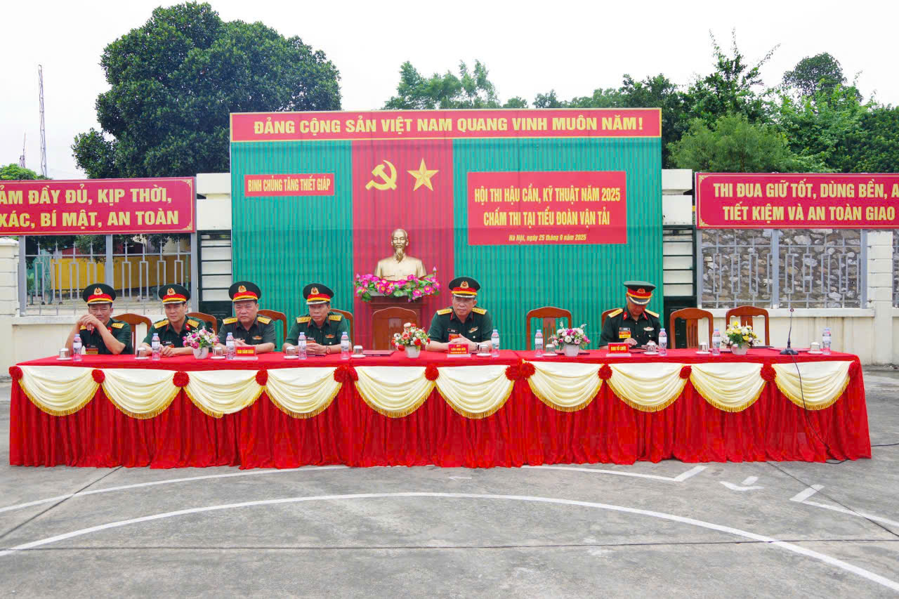 Binh chủng Tăng thiết giáp tổ chức chấm thi hậu cần, kỹ thuật tại Tiểu đoàn vận tải 987