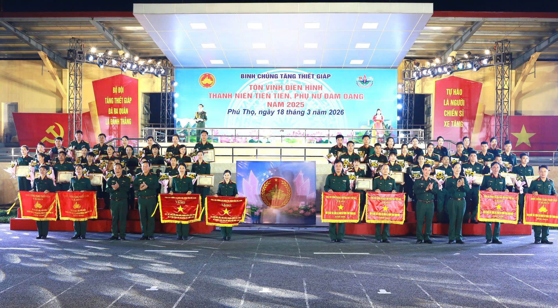 Binh chủng Tăng thiết giáp tổ chức Chương trình tôn vinh điển hình thanh niên tiên tiến, phụ nữ đảm đang năm 2025