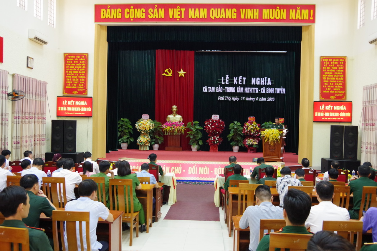 Thắm tình đoàn kết quân - dân